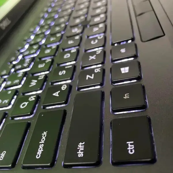 Ноутбук Dell Precision 3540 / 15.6" (1920x1080) IPS / Intel Core i5-8365U (4 (8) ядра по 1.6 - 4.1 GHz) / 16 GB DDR4 / 512 GB SSD / AMD Radeon Pro WX 2100, 2 GB GDDR5, 64-bit / WebCam / HDMI б/в - зображення 6