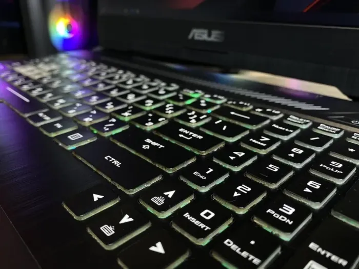 Ігровий ноутбук Asus TUF Gaming FX505D / 15.6" (1920x1080) IPS / AMD Ryzen 7 3750H (4 (8) ядра по 2.3 - 4.0 GHz) / 24 GB DDR4 / 256 GB SSD + 320 GB HDD / nVidia GeForce GTX 1660 Ti, 6 GB GDDR6, 192-bit / WebCam б/в - зображення 5