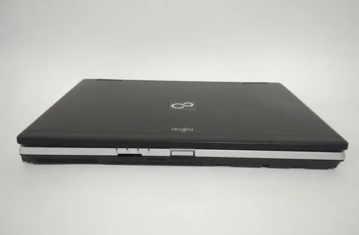 Ноутбук Fujitsu LifeBook E780 / 15.6" (1366x768) TN / Intel Core i3-330M (2 (4) ядра по 2.13 GHz) / 4 GB DDR3 / 320 GB HDD / Intel HD Graphics / WebCam / DVD-ROM б/в - зображення 6