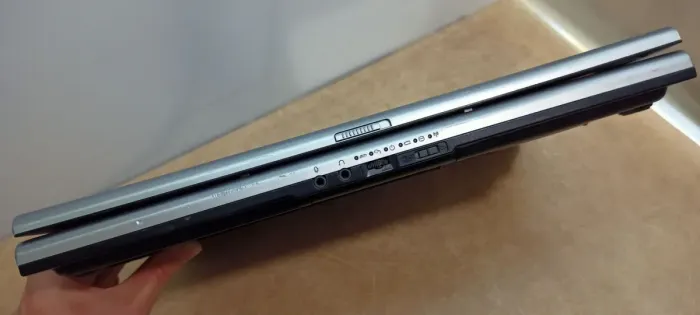 Ноутбук Toshiba Tecra A8 / 15.4" (1280x800) TN / Intel Core Duo T2300 (2 ядра по 1.66 GHz) / 3 GB DDR2 / 120 GB SSD / Intel GMA 950 Graphics / DVD-ROM / АКБ не тримає б/в - зображення 9