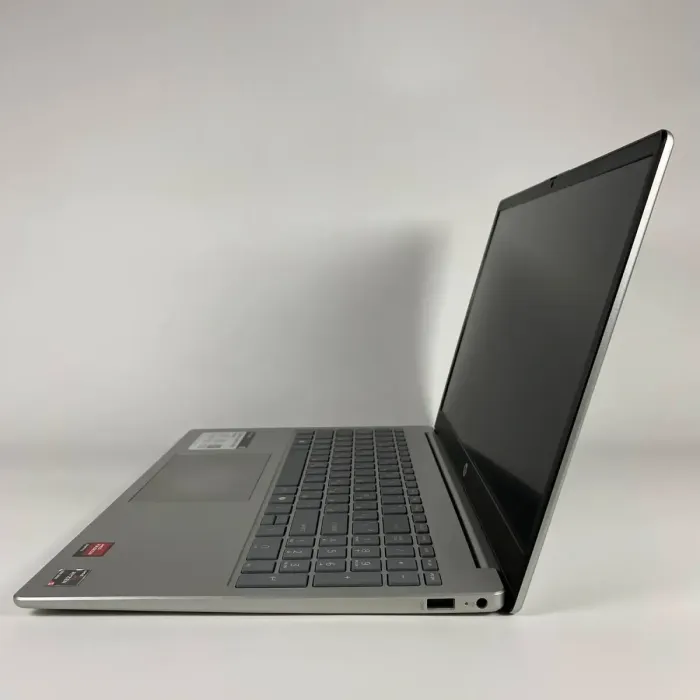 Ультрабук Б-клас HP Laptop 15-fc0102nr / 15.6" (1920x1080) IPS / AMD Ryzen 5 5625U (6 (12) ядер по 2.3 - 4.3 GHz) / 16 GB DDR4 / 256 GB SSD / AMD Radeon Vega 7 Graphics / WebCam / HDMI б/в - зображення 5