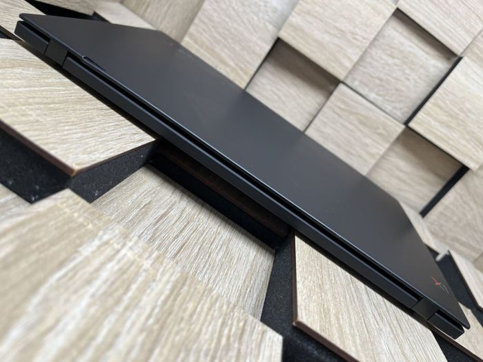 Ультрабук Б-клас Lenovo ThinkPad X1 Carbon (7th Gen) / 14" (1920x1080) IPS / Intel Core i7-10710U (6 (12) ядер по 1.1 - 4.7 GHz) / 16 GB DDR3 / 256 GB SSD M.2 / Intel UHD Graphics / WebCam / Fingerprint / HDMI б/в - зображення 7