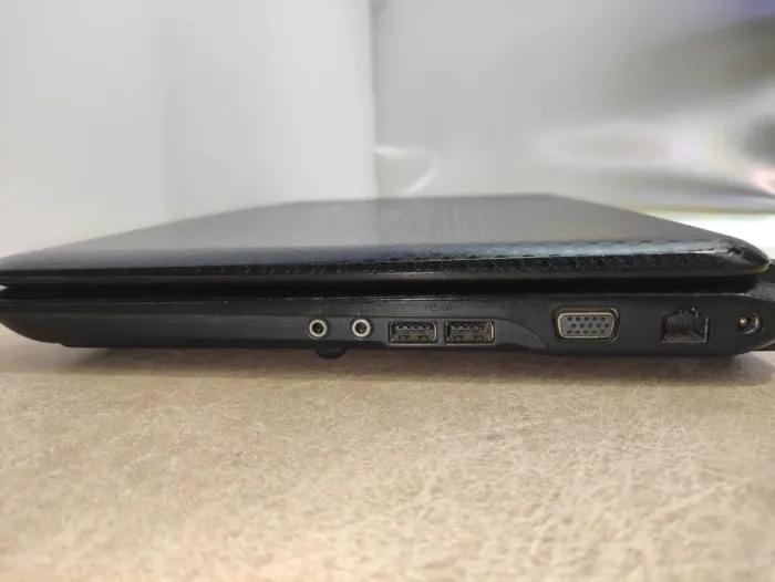 Ноутбук Asus K50C / 15.6" (1366x768) TN / Intel Celeron 220 (1 ядро по 1.2 GHz) / 4 GB DDR2 / 120 GB SSD / SIS Mirage 3 Graphics / WebCam / АКБ не тримає б/в - зображення 5