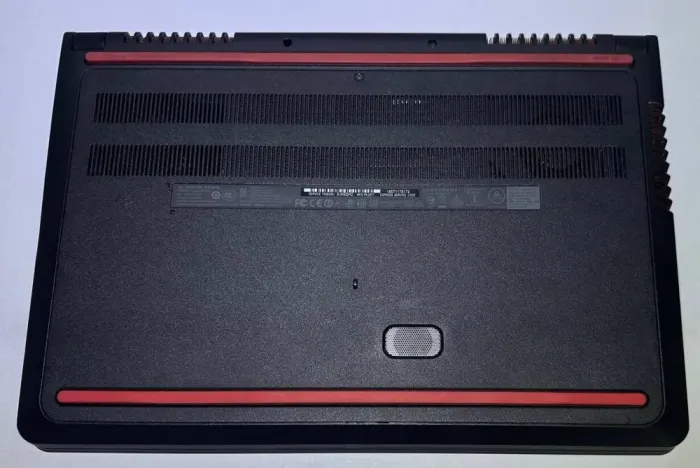 Ігровий ноутбук Dell Inspiron 15 5576 / 15.6" (1920x1080) TN / AMD A10-9630P (4 ядра по 2.6 - 3.3 GHz) / 16 GB DDR4 / 128 GB SSD + 500 GB HDD / AMD Radeon RX 460, 4 GB GDDR5, 128-bit / WebCam / Win 11 б/в - зображення 4