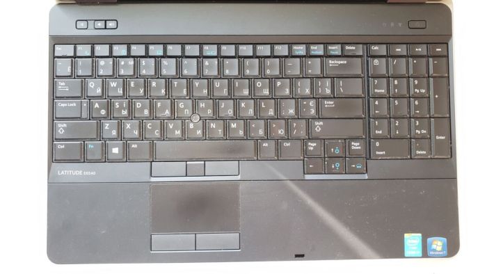 Ноутбук Dell Latitude E6540 / 15.6" (1920x1080) IPS / Intel Core i7-4810MQ (4 (8) ядра по 2.8 - 3.8 GHz) / 16 GB DDR3 / 200 GB SSD + 750 GB HDD / AMD Radeon HD 8790M, 2 GB GDDR5, 128-bit / WebCam б/в - зображення 4