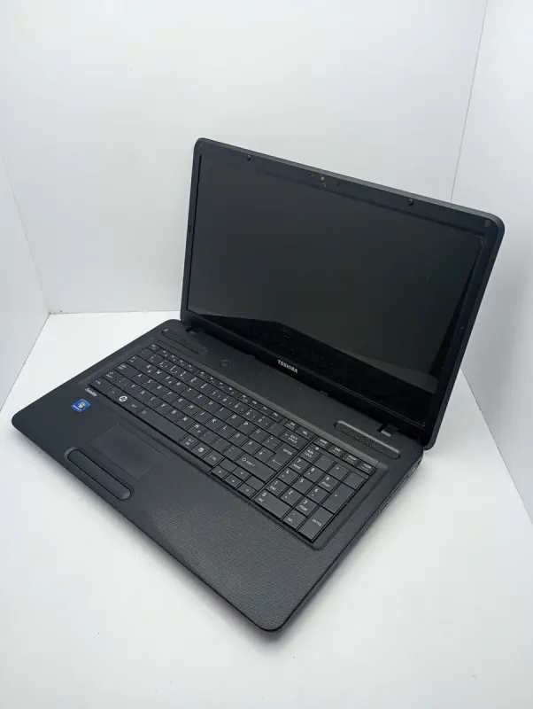 Ноутбук Toshiba Satellite C670 / 17.3" (1600x900) TN / AMD E-450 (2 ядра по 1.6 GHz) / 6 GB DDR3 / 120 GB SSD / AMD Radeon HD 6320 Graphics / WebCam б/в - зображення 4