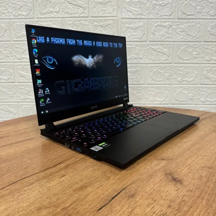 Ігровий ультрабук Б-клас Gigabyte Aero 15 WB / 15.6" (1920x1080) IPS / Intel Core i7-10750H (6 (12) ядер по 2.6 - 5.0 GHz) / 16 GB DDR4 / 1000 GB SSD / nVidia GeForce RTX 2070 Max-Q, 8 GB GDDR6, 256-bit / WebCam б/в - зображення 4