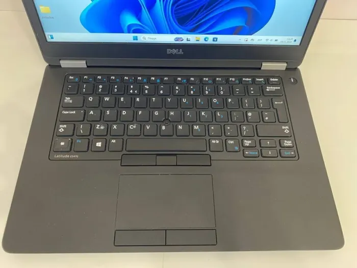 Ноутбук Б-клас Dell Latitude E5470 / 14" (1920x1080) TN / Intel Core i5-6300U (2 (4) ядра по 2.4 - 3.0 GHz) / 8 GB DDR4 / 240 GB SSD / Intel HD Graphics 520 / WebCam б/в - зображення 4
