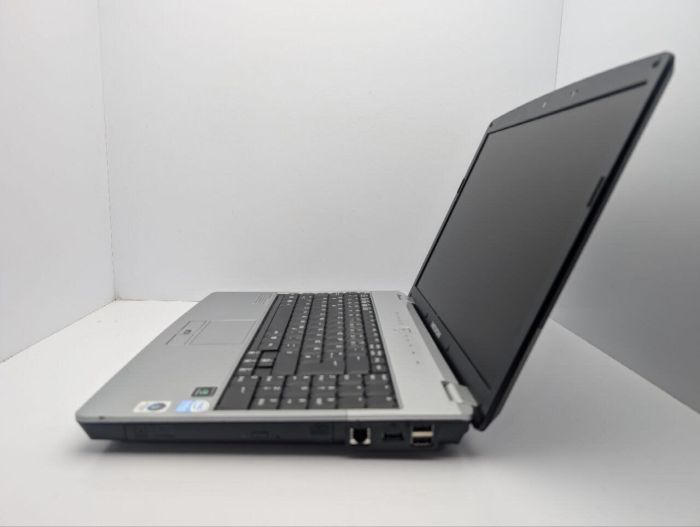 Ноутбук Medion 2180 / 15.4" (1366x768) TN / Intel Pentium T2330 (2 ядра по 1.6 GHz) / 4 GB DDR2 / 250 GB HDD / nVidia GeForce 9300M, 256 MB GDDR2, 64-bit / WebCam / DVD-ROM б/в - зображення 5