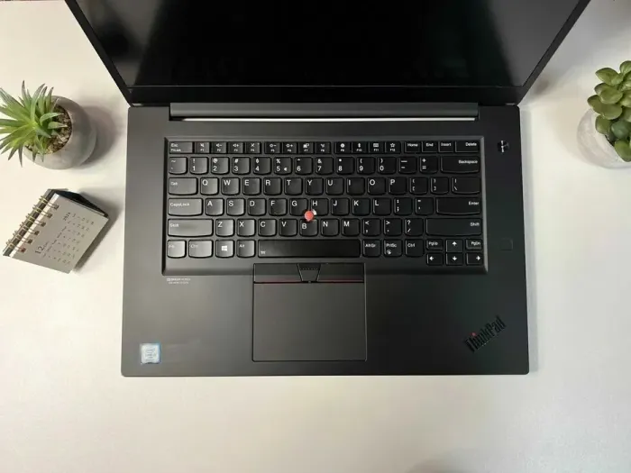 Мобільна робоча станція Lenovo ThinkPad P1 Gen 2 / 15.6" (1920x1080) IPS / Intel Core i9-9880H (8 (16) ядер по 2.3 - 4.8 GHz) / 32 GB DDR4 / 1000 GB SSD M.2 / nVidia Quadro T2000, 4 GB GDDR5, 128-bit / WebCam / Win 10 Pro б/в - зображення 3