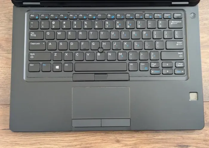 Ультрабук Dell Latitude 5490 / 14" (1920x1080) IPS / Intel Core i5-7300U (2 (4) ядра по 2.6 - 3.5 GHz) / 8 GB DDR4 / 128 GB SSD / Intel HD Graphics 620 / WebCam / HDMI б/в - зображення 3