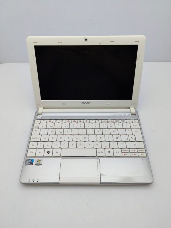Нетбук Acer Aspire One 101 / 10.6" (1366x768) TN / Intel Atom N2600 (2 (4) ядра по 1.6 GHz) / 4 GB DDR3 / 160 GB HDD / Intel Graphics / WebCam б/в - зображення 3