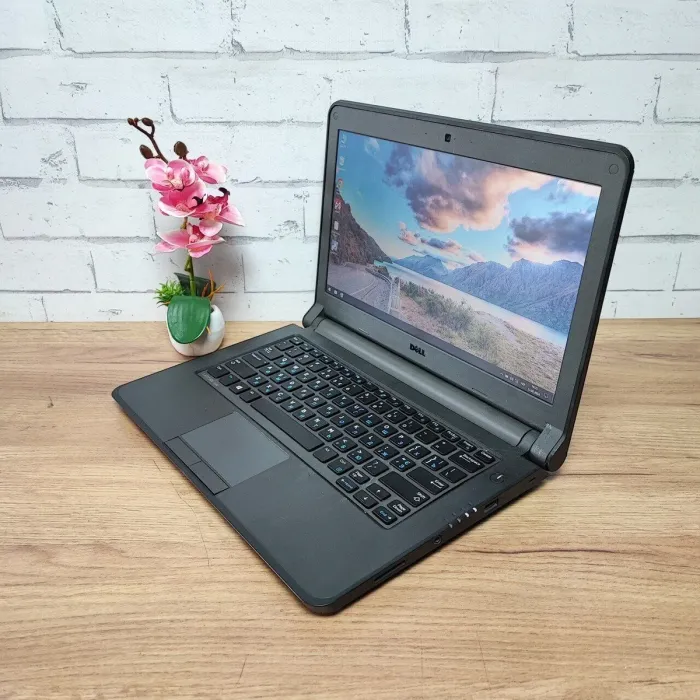 Ноутбук Б-клас Dell Latitude 3340 / 13.3" (1366x768) TN / Intel Core i3-4010U (2 (4) ядра по 1.7 GHz) / 8 GB DDR3 / 128 GB SSD / Intel HD Graphics 4400 / WebCam б/в - зображення 4