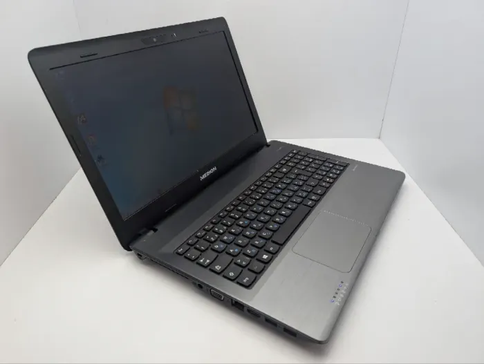 Ноутбук Medion Akoya E6232 / 15.6" (1366x768) TN / Intel Core i3-3110M (2 (4) ядра по 2.4 GHz) / 8 GB DDR3 / 750 GB HDD / Intel HD Graphics 4000 / WebCam / DVD-ROM б/в - зображення 5