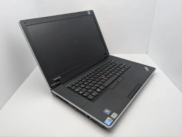 Ноутбук Lenovo ThinkPad Edge 15 / 15.6" (1366x768) TN / Intel Core i3-370M (2 (4) ядра по 2.4 GHz) / 6 GB DDR3 / 500 GB HDD / Intel HD Graphics / WebCam / DVD-ROM б/в - зображення 6