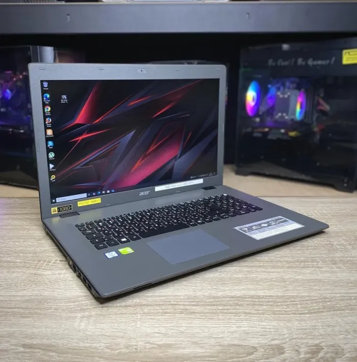 Ноутбук Acer Aspire E 17 E5-773G / 17.3" (1600x900) TN / Intel Core i5-6200U (2 (4) ядра по 2.3 - 2.8 GHz) / 8 GB DDR3 / 240 GB HDD / nVidia GeForce 940M, 2 GB GDDR3, 64-bit / WebCam / DVD-ROM б/в - зображення 4