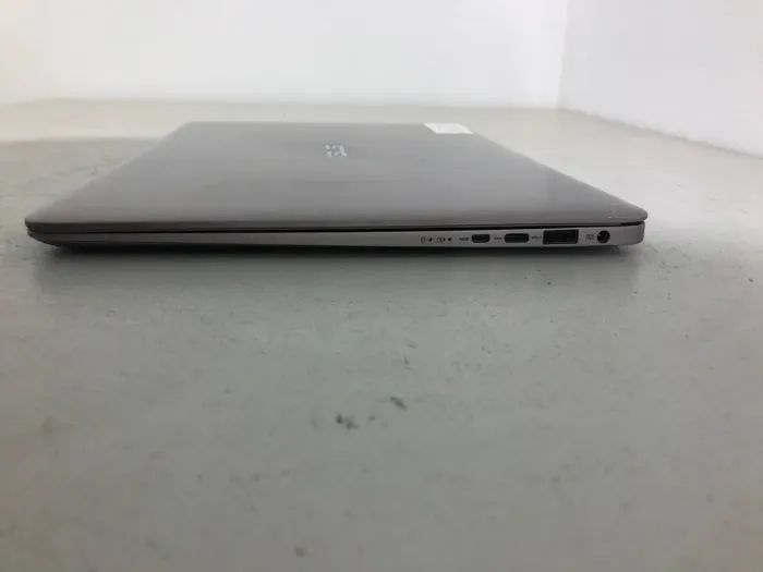 Ультрабук Asus ZenBook UX330C / 13.3" TN / Core m3-7Y30 (2(4) ядра по 1-2.6GHz) / 4GB DDR4 / 128 GB SSD / HD Graphics 615 / WebCam / Micro-HDMI б/в - зображення 4