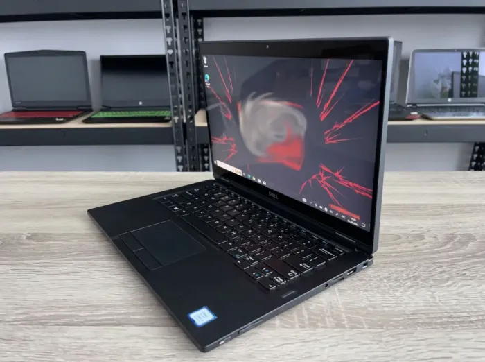 Ультрабук Б-клас Dell Latitude 7390 / 13.3" (1920x1080) TN / Intel Core i3-8130U (2 (4) ядра по 2.2 - 3.4 GHz) / 4 GB DDR3 / 512 GB SSD / Intel UHD Graphics 620 / WebCam / HDMI б/в - зображення 4