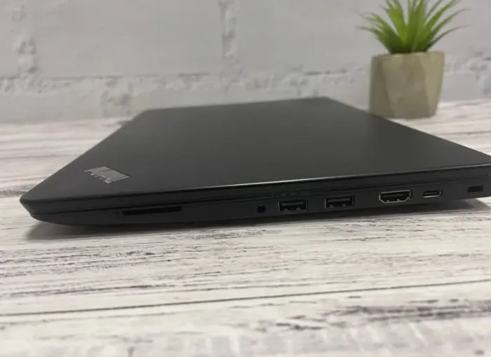 Ультрабук Lenovo ThinkPad 13 / 13.3" (1920x1080) IPS / Intel Core i7-7500U (2 (4) ядра по 2.7 - 3.5 GHz) / 16 GB DDR4 / 256 GB SSD M.2 / Intel HD Graphics 620 / WebCam б/в - зображення 4