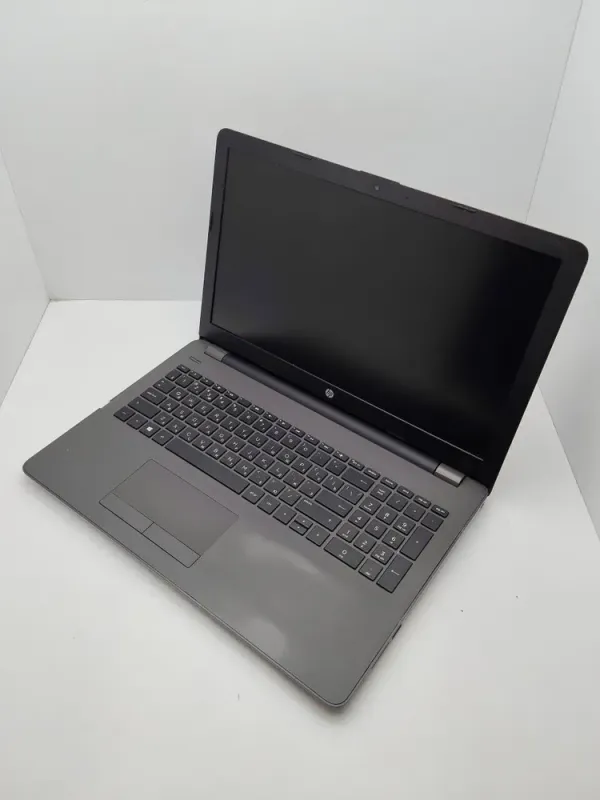 Ноутбук HP 250 G6 / 15.6" (1366x768) TN / Intel Core i3-7020U (2 (4) ядра по 2.3 GHz) / 8 GB DDR4 / 180 GB SSD / AMD Radeon R5 M330, 2 GB GDDR3, 64-bit / WebCam б/в - зображення 5