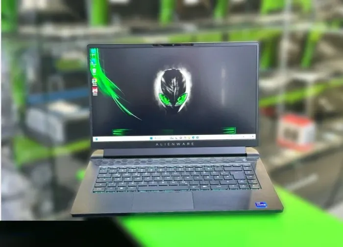 Ігровий ноутбук Б-клас Dell Alienware m15 R6 / 15.6" (2560x1440) IPS / Intel Core i7-11800H (8 (16) ядер 2.3 - 4.6 GHz) / 32 GB DDR4 / 1000 GB SSD M.2 / nVidia GeForce RTX 3070, 8 GB GDDR6, 256-bit / WebCam / Win 11 Home б/в - зображення 2
