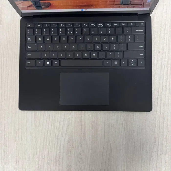 Ультрабук Б-клас Microsoft Surface Laptop 4 / 13.5" (2256x1504) IPS Touch / AMD Ryzen 5 4680U (6 (12) ядер по 2.2 - 4.0 GHz) / 16 GB DDR4 / 256 GB SSD NVMe / AMD Radeon RX Vega 7 Graphics / WebCam б/в - зображення 7