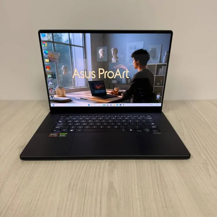 Ігровий ноутбук Б-клас Asus ProArt Studiobook P16 H7606WI / 16" (3840x2400) OLED Touch / AMD Ryzen AI 9 HX 370 (12 (24) ядер по 2.0 - 5.1 GHz) / 64 GB DDR5 / 2000 GB SSD NVMe / nVidia GeForce RTX 4070, 8 GB GDDR6, 128-bit б/в - зображення 2