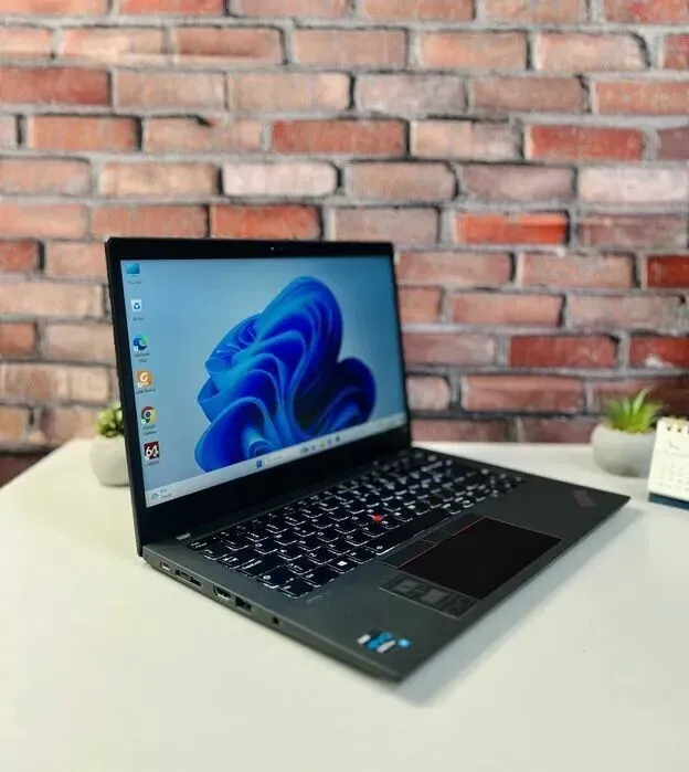 Ультрабук Lenovo ThinkPad T14s Gen 2 / 14" (1920x1080) IPS Touch / Intel Core i7-1185G7 (4 (8) ядра по 3.0 - 4.8 GHz) / 32 GB DDR4 / 512 GB SSD M.2 / Intel Iris Xe Graphics / WebCam / Win 11 Pro б/в - зображення 6