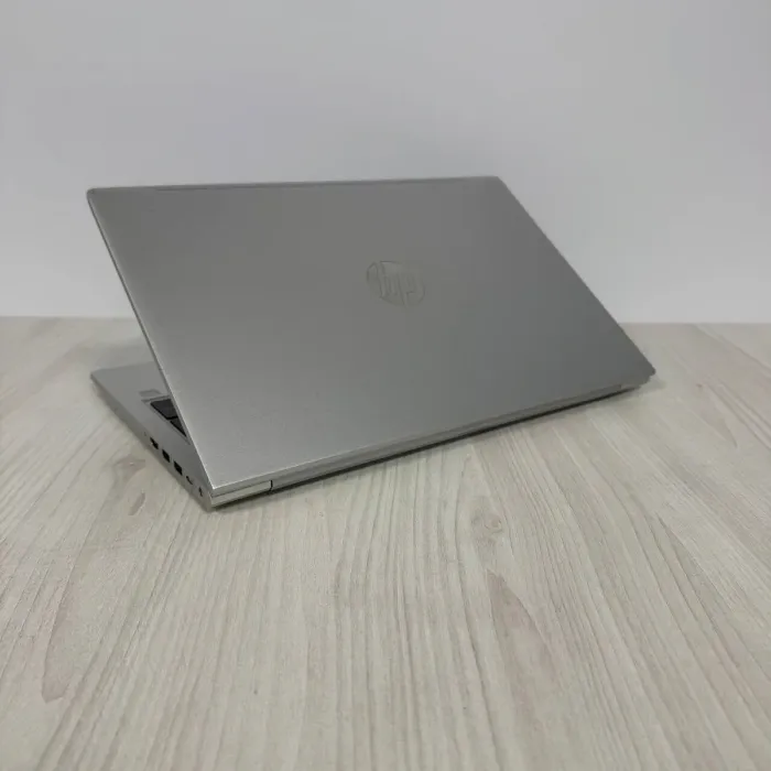 Ультрабук Б-клас HP ProBook 450 G8 / 15.6" (1920x1080) IPS / Intel Core i5-1135G7 (4 (8) ядра по 2.4 - 4.2 GHz) / 8 GB DDR4 / 256 GB SSD NVMe / Intel Iris Xe Graphics / WebCam б/в - зображення 6