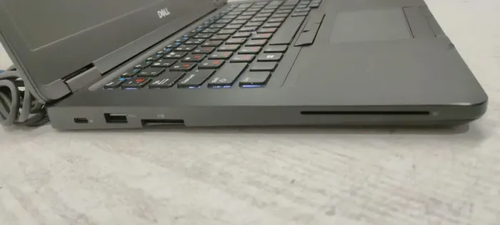 Ноутбук Б-клас Dell Latitude 5490 / 14" TN / Intel Core i5-8250U (4(8) ядра по 1.6-3.4GHz) / 16GB DDR4 / 256GB SSD / UHD Graphics 620 / WebCam б/в - зображення 5