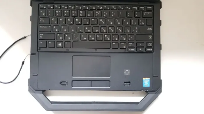 Захищений ноутбук-трансформер Dell Latitude 12 Rugged Extreme 7204 / 11.6" (1366x768) IPS Touch / Intel Core i5-4310U (2 (4) ядра по 2.0 - 3.0 GHz) / 8 GB DDR3 / 512 GB SSD / Intel HD Graphics 4400 / WebCam / 4G б/в - зображення 3