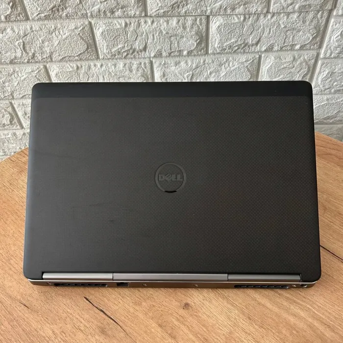 Мобільна робоча станція Б-клас Dell Precision 7520 / 15.6" (1920x1080) TN / Intel Xeon E3-1535M v6 (4 (8) ядра по 3.1 - 4.2 GHz) / 16 GB DDR4 / 128 GB SSD M.2 + 500 GB HDD / AMD Radeon Pro WX 4130, 2 GB GDDR5, 128-bit / WebCam б/в - зображення 3