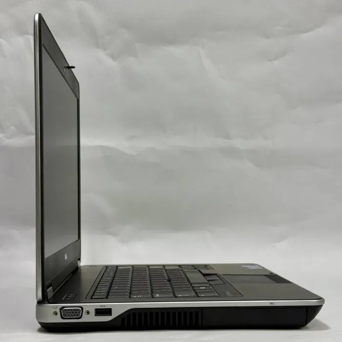 Ноутбук Dell Latitude E6440 / 14" (1366x768) TN / Intel Core i5-4200M (2 (4) ядра по 2.5 - 3.1 GHz) / 8 GB DDR3 / 250 GB SSD / Intel HD Graphics 4600 / WebCam / DVD-ROM / Windows 10 Pro б/в - зображення 4