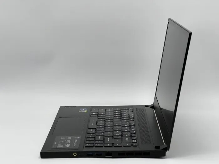 Ігровий ноутбук Б-класу MSI GS66 Stealth 11UH-618US / 15,6" (1920x1080) IPS / Intel Core i9-11900H (8 (16) ядер по 2,5 - 4,9 ГГц) / 32 ГБ DDR4 / 960 ГБ SSD / nVidia GeForce RTX 3080, 16 ГБ GDDR6, 256-біт / Веб-камера б/в - зображення 4