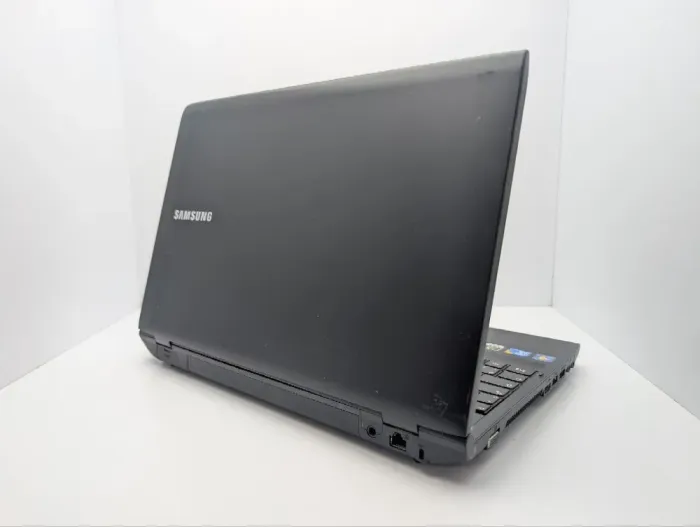 Ноутбук Samsung P580 / 15.6" (1366x768) TN / Intel Core i3-380M (2 (4) ядра по 2.5 GHz) / 6 GB DDR3 / 320 GB HDD / nVidia GeForce GT 330M, 1 GB GDDR3, 128-bit / WebCam / DVD-ROM б/в - зображення 8