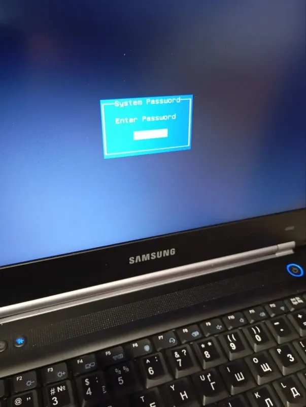 Нетбук Б-класс Samsung NP400B2B / 12.5" (1366x768) TN / Intel Core i5-2450M (2 (4) ядра по 2.5 - 3.1 GHz) / 8 GB DDR3 / 500 GB HDD / Intel HD Graphics 3000 / WebCam б/в - зображення 10