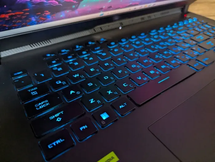 Ігровий ноутбук Asus ROG Strix G733PY / 17,3" (2560x1440) IPS / AMD Ryzen 9 7945HX (16 (32) ядер по 2,5 - 5,4 ГГц) / 64 ГБ DDR5 / 1000 ГБ SSD / nVidia GeForce RTX 4090, 16 ГБ GDDR6, 256-біт / Веб-камера / HDMI / Windows 11 б/в - зображення 6