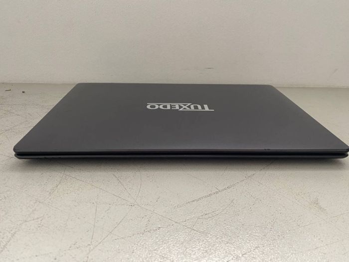 Ноутбук Tuxedo Book BU1505 / 15.6" (1920x1080) TN / Intel Core i7-6500U (2 (4) ядра по 2.5 - 3.1 GHz) / 16 GB DDR3 / 256 GB SSD / Intel HD Graphics 520 / WebCam б/в - зображення 6