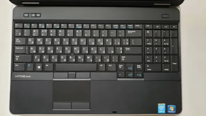 Ноутбук Dell Latitude E6540 / 15.6" (1366x768) TN / Intel Core i5-4310M (2 (4) ядра по 2.7 - 3.4 GHz) / 8 GB DDR3 / 128 GB SSD + 500 GB HDD / Intel HD Graphics 4600 / WebCam б/в - зображення 3