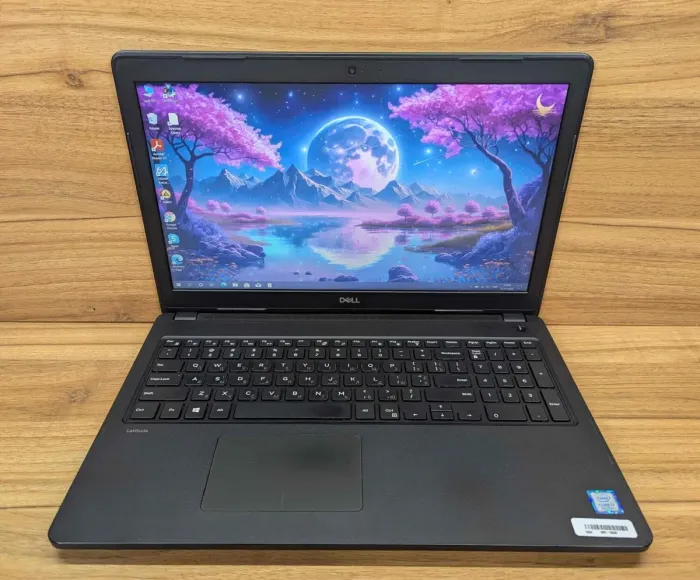 Ноутбук Dell Latitude 3580 / 15.6" (1920x1080) IPS / Intel Core i7-7500U (2 (4) ядра по 2.7 - 3.5 GHz) / 16 GB DDR4 / 500 GB SSD / AMD Radeon R5 M430, 2 GB DDR3, 64-bit / WebCam / Windows 10 б/в - изображение 2