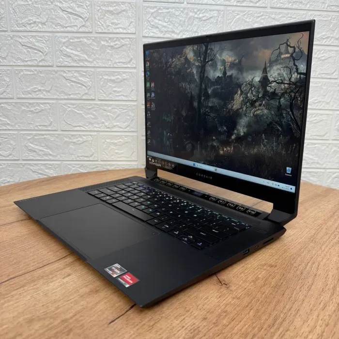 Ігровий ноутбук Corsair Voyager A1600 / 16" (2560x1600) IPS / AMD Ryzen 9 6900HS (8 (16) ядер по 3.3 - 4.9 GHz) / 16 GB DDR5 / 2000 GB SSD / AMD Radeon RX 6800M, 12 GB GDDR6, 192-bit / WebCam б/в - зображення 5