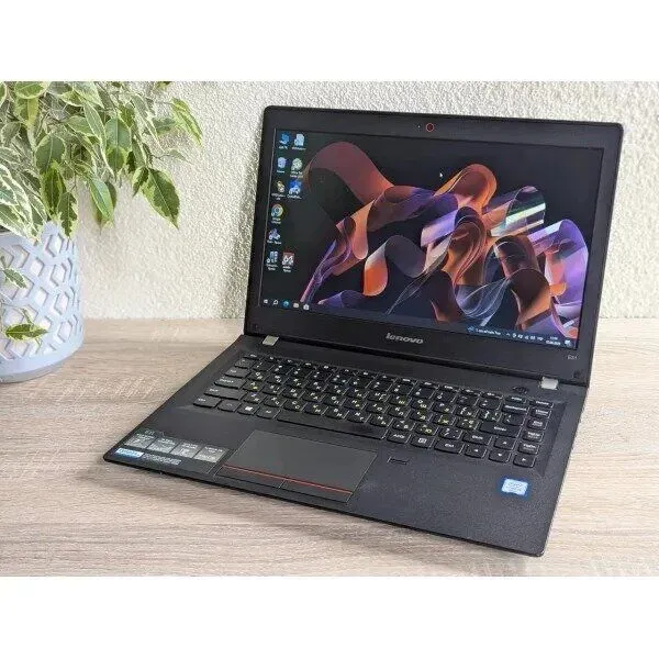 Ноутбук Б-клас Lenovo E31-80 / 13.3" (1366x768) TN / Intel Core i5-6200U (2 (4) ядра по 2.3 - 2.8 GHz) / 8 GB DDR3 / 128 GB SSD / Intel HD Graphics 520 / WebCam б/в - зображення 4