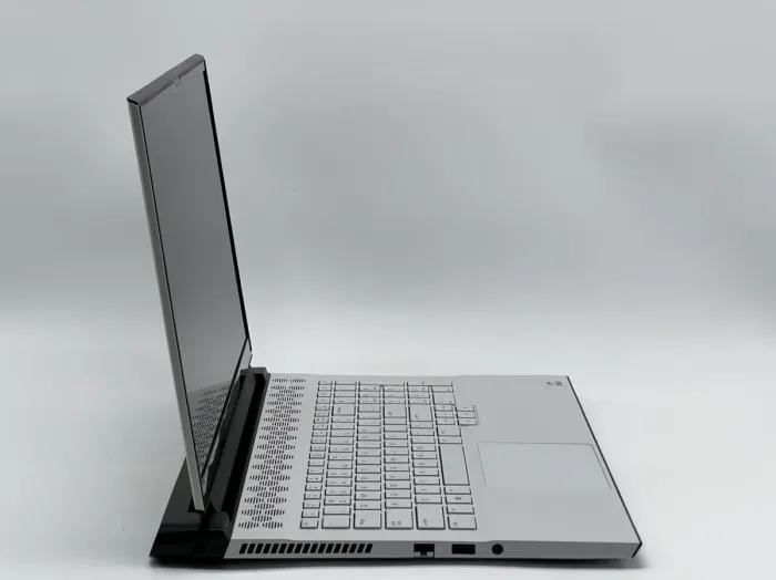 Ігровий ноутбук Б-класу Dell Alienware M17 R4 / 17,3" (1920x1080) IPS / Intel Core i7-10750H (6 (12) ядер по 2,6 - 5,0 ГГц) / 16 ГБ DDR4 / 1024 ГБ SSD NVMe / nVidia GeForce RTX 3070, 8 ГБ GDDR6, 256-біт / WebCam б/в - зображення 3
