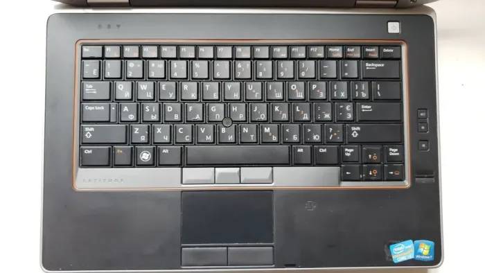 Ноутбук Dell Latitude E6420 / 14" (1600x900) TN / Intel Core i7-2620M (2 (4) ядра по 2.7 - 3.4 GHz) / 8 GB DDR3 / 256 GB SSD / Intel HD Graphics 3000 / WebCam б/в - зображення 3