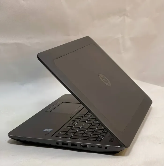Мобільна робоча станція HP ZBook 15 G3 / 15.6" (1920x1080) TN / Intel Core i7-6820HQ (4 (8) ядра по 2.7 - 3.6 GHz) / 16 GB DDR4 / 512 GB SSD / nVidia Quadro M1000M, 2 GB GDDR5, 128-bit / WebCam / Windows 10 Pro б/в - зображення 7