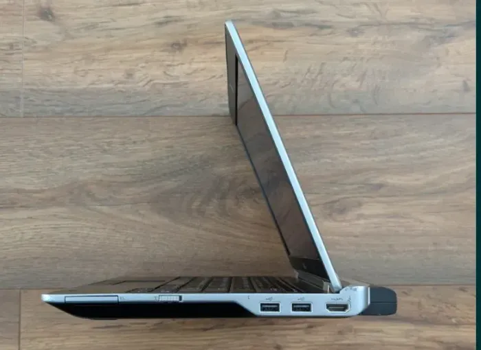 Нетбук Dell Latitude E6220 / 12.5" (1366x768) TN / Intel Core i5-2520M (2 (4) ядра по 2.5 - 3.2 GHz) / 4 GB DDR3 / 500 GB HDD / Intel HD Graphics 3000 / HDMI / WebCam б/в - зображення 5