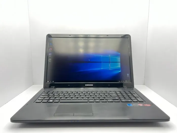 Ноутбук Б-клас Samsung NP355E7C / 17.3" (1600x900) TN / AMD A4-4300M (2 ядра по 2.5 - 3.0 GHz) / 8 GB DDR3 / 240 GB SSD / AMD Radeon HD 7420G Graphics / WebCam б/в - зображення 2