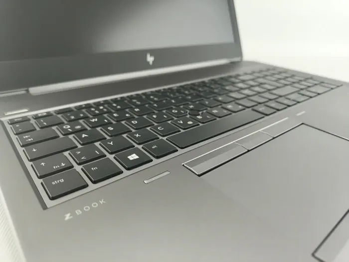 Мобільна робоча станція HP ZBook 15 G6 / 15.6" (1920x1080) IPS / Intel Core i7-9850H (6 (12) ядер по 2.6 - 4.6 GHz) / 32 GB DDR4 / 512 GB SSD / nVidia Quadro T2000, 4 GB DDR5, 128-bit / WebCam б/в - зображення 4