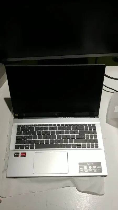 Ультрабук Acer Aspire 3 15 A315-44P-R7GS / 15.6" (1920x1080) TN / AMD Ryzen 7 5700U (8 (16) ядер по 1.8 - 4.3 GHz) / 16 GB DDR4 / 512 GB SSD / AMD Radeon Graphics / WebCam / Win 11 - зображення 3