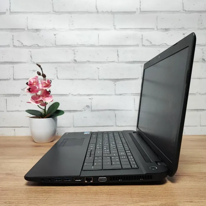 Ноутбук Б-клас Toshiba Satellite C70-B-140 / 17.3" (1600x900) TN / Intel Core i5-4210U (2 (4) ядра по 1.7 - 2.7 GHz) / 8 GB DDR3 / 256 GB SSD / Intel HD Graphics 4400 / WebCam / DVD-ROM б/в - зображення 6